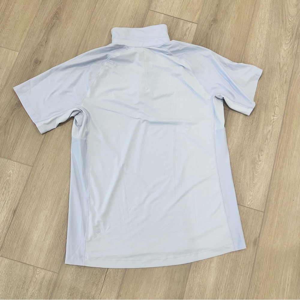 Lululemon Mens short sleeve hidden snap front Polo lilac Blue purple Medium - Picture 2 of 4